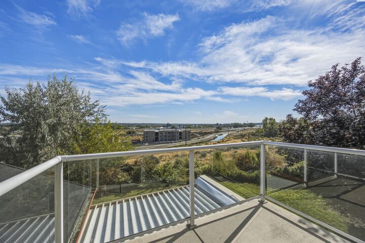 Property Photo: 522 Charbonneau Drive WA 99352