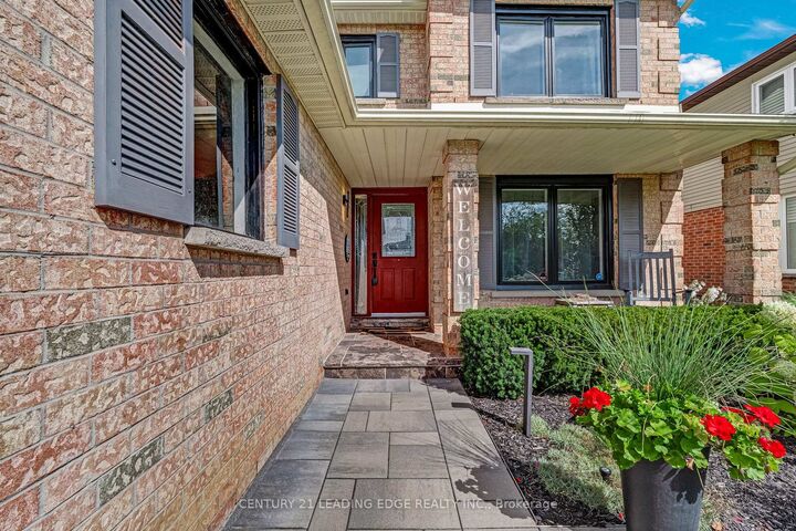 Photo de la propriété:  87 Percy Lane  ON L4A 7X9 