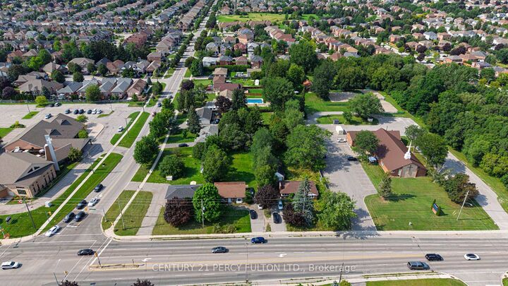 Property Photo: 1906 Rossland Road E ON L1N 3P5