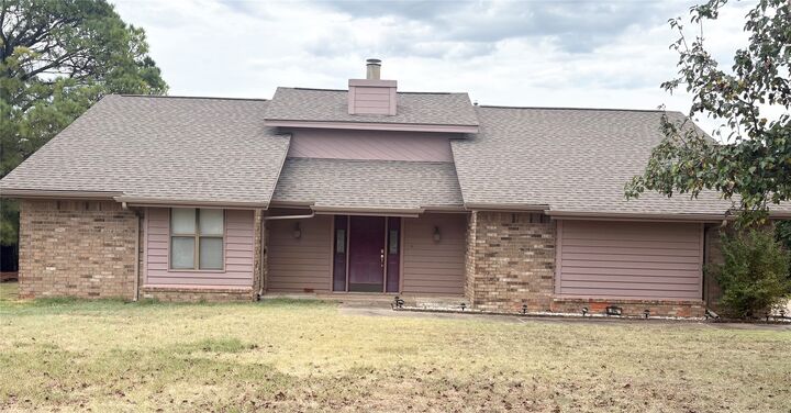 Property Photo:  618 S Timberridge Dr Drive S  OK 74023 