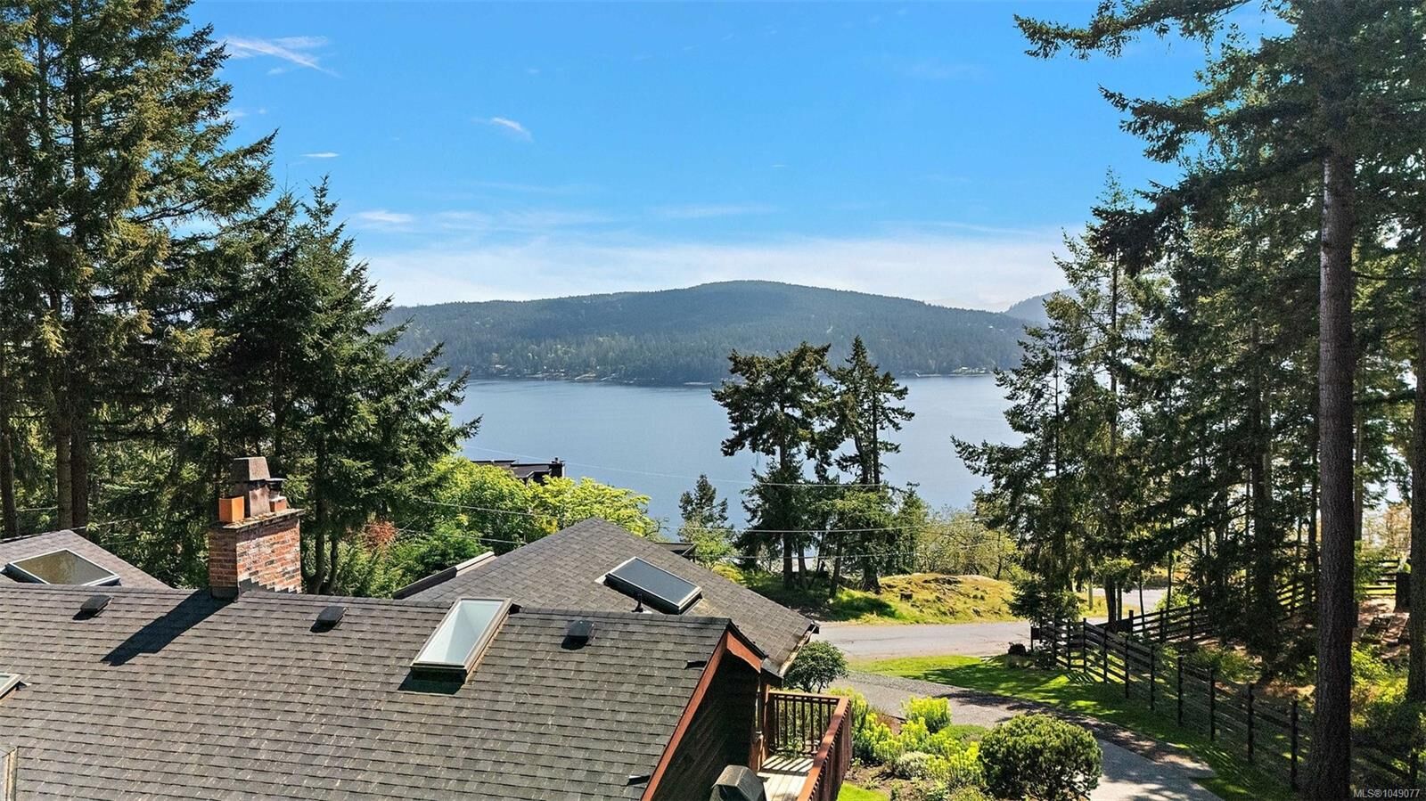 Property Photo: 539 Bayview Pl BC V9L 5X7