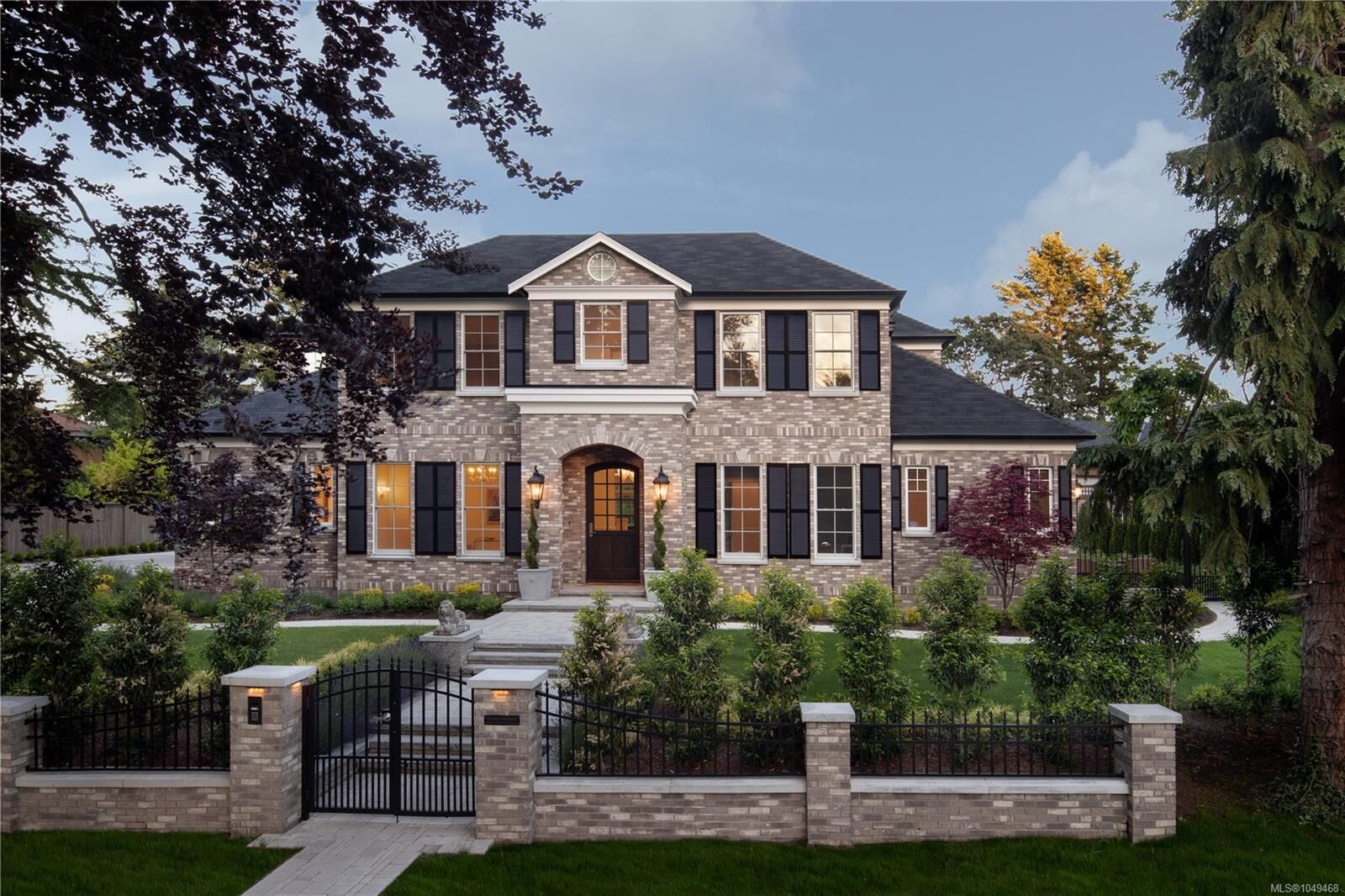Property Photo: 3085 Southdowne Rd BC V8R 6H3