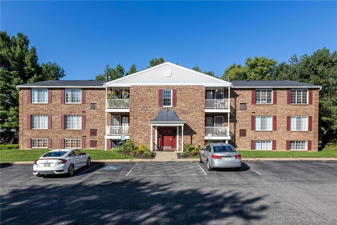 Property Photo:  957 Wood Hollow D  PA 16066 