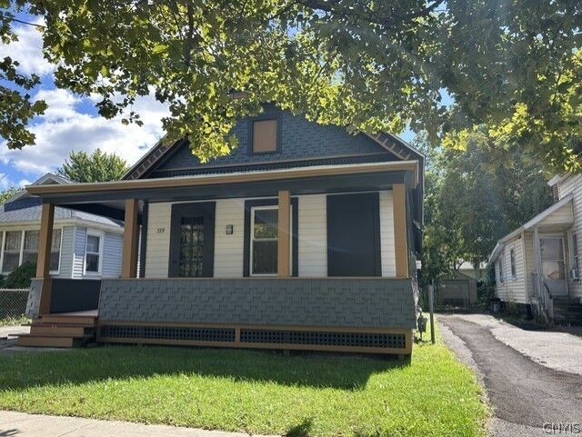Property Photo:  729 Otisco Street  NY 13204 