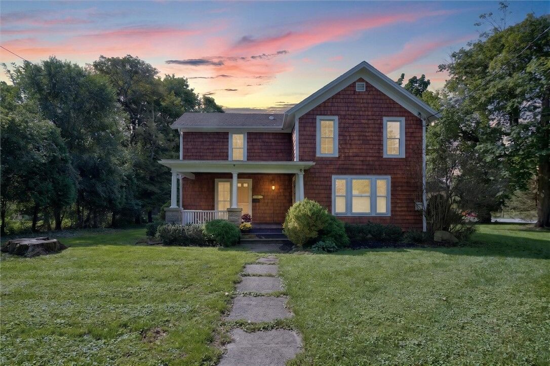 Property Photo:  17 Maple Street  NY 14546 