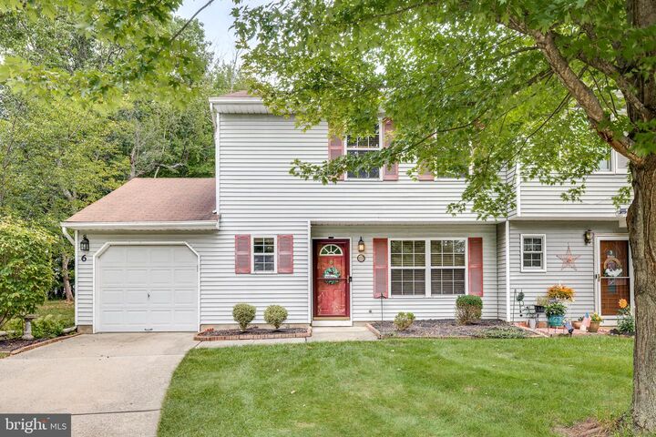 Property Photo:  6 Winchester Court  NJ 08505 