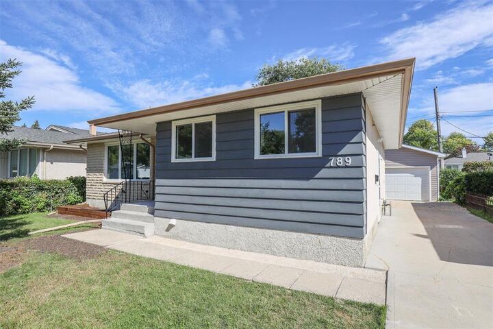 Property Photo:  789 Muriel Street  MB R2Y 0Y4 