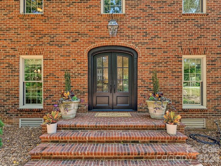 Property Photo:  7019 Whitemarsh Court  NC 28210 