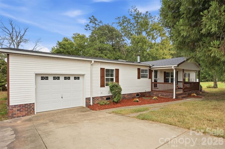 Property Photo: 1000 Olde Creek Trail NC 28025
