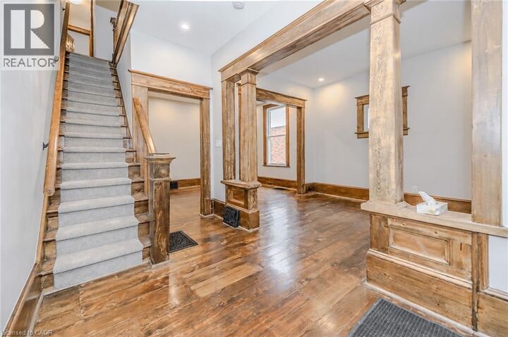 Property Photo:  18 Oak Street 1/2  ON N1R 4K6 