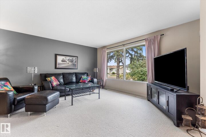 Property Photo:  16807 98 Avenue NW  AB T5P 0G9 