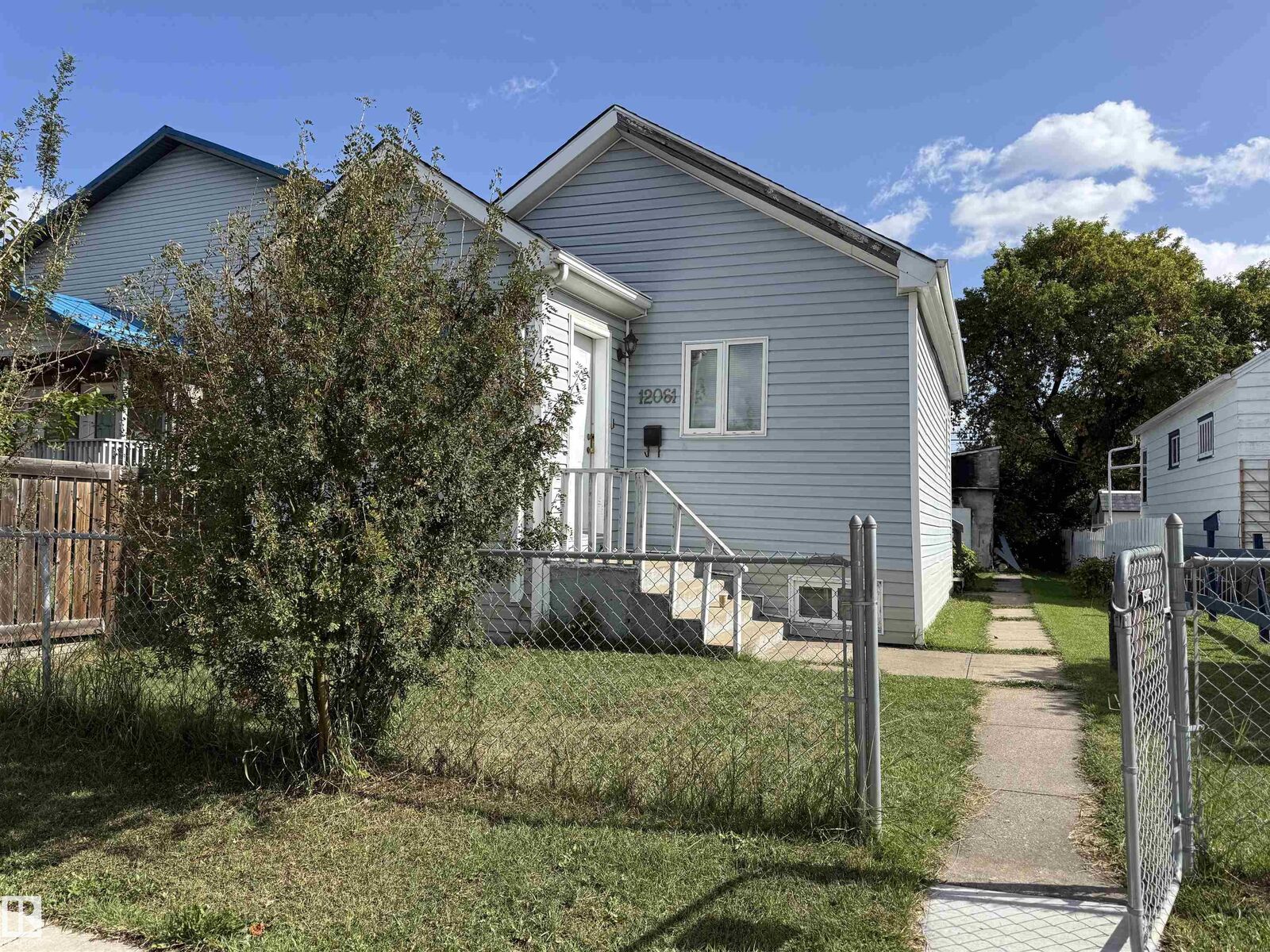 Property Photo:  12061 97 Street NW  AB T5G 1Y8 