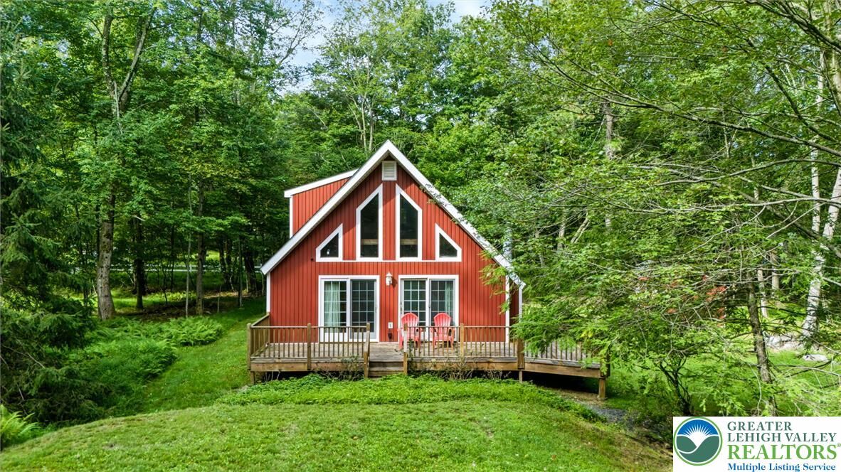 Property Photo:  161 Linden Loop  PA 18346 