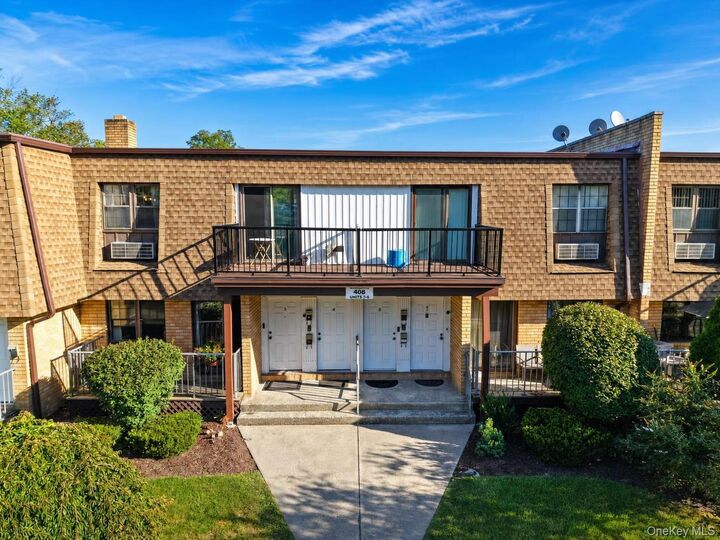Property Photo:  408 Carpenter Avenue 4  NY 12550 