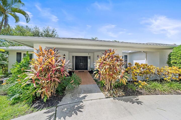 Property Photo: 6840 Country Lakes Circle FL 34243