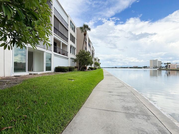 Property Photo: 7625 Sun Island Drive S 101 FL 33707
