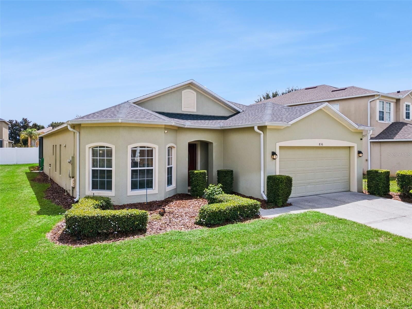 Property Photo:  836 Sussex Drive  FL 33896 