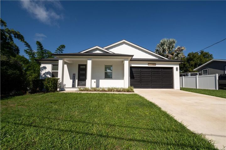 Property Photo:  923 Florida Avenue  FL 33838 