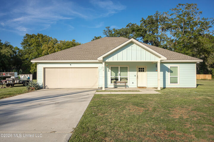 Property Photo:  516 Maple Street  MS 39564 