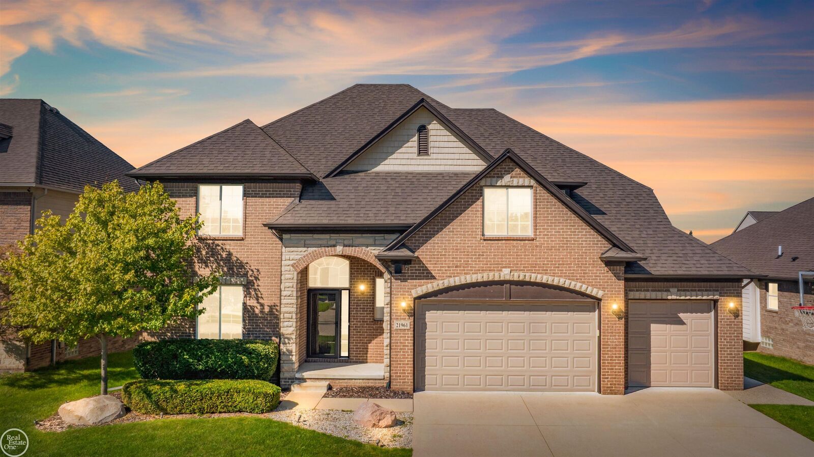 Property Photo:  21961 Pinder Court  MI 48044 
