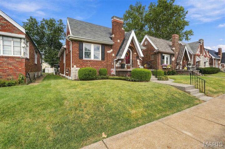 Property Photo: 6437 Pernod Avenue MO 63139
