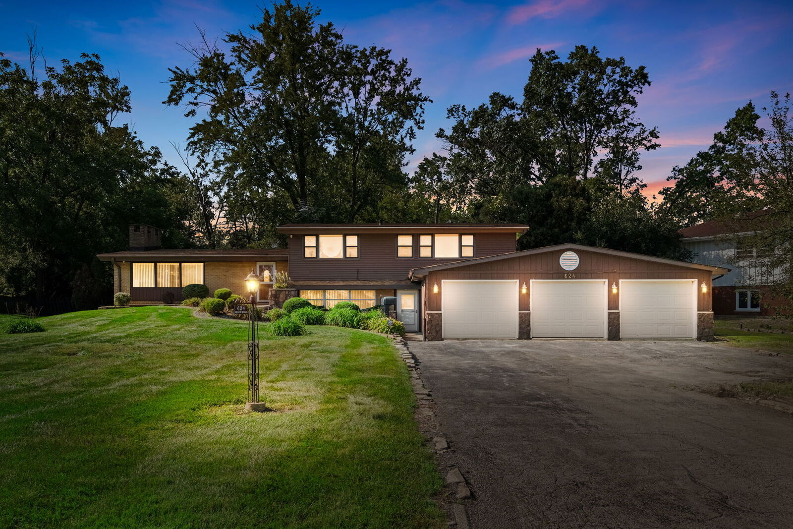 Property Photo:  624 Brookwood Drive  IL 60461 