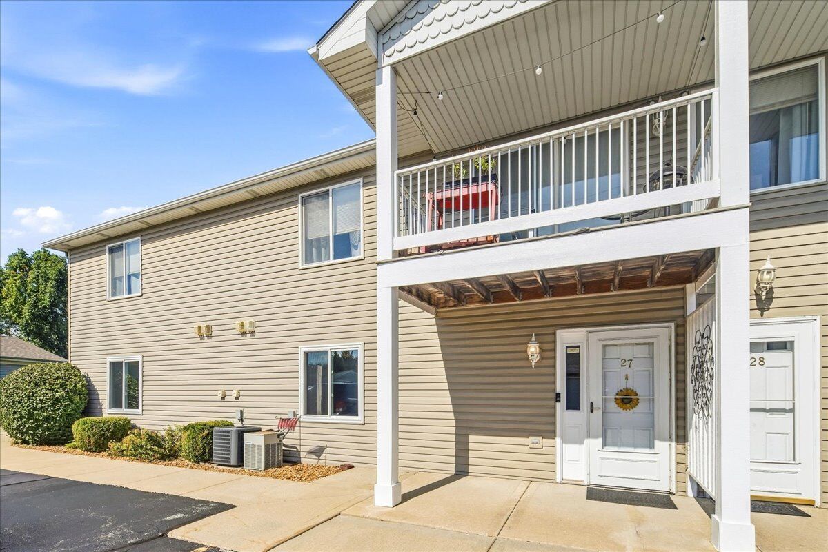 Property Photo:  1350 Rock Run Drive 27  IL 60403 