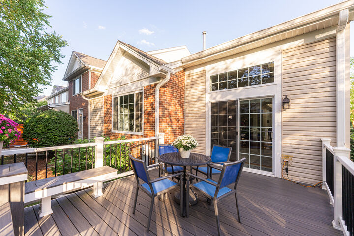 Property Photo:  276 Larsdotter Lane  IL 60134 