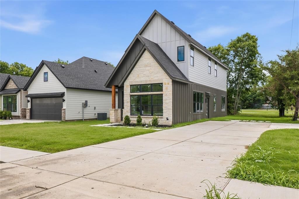 Property Photo:  301 E Locust  TX 75452 