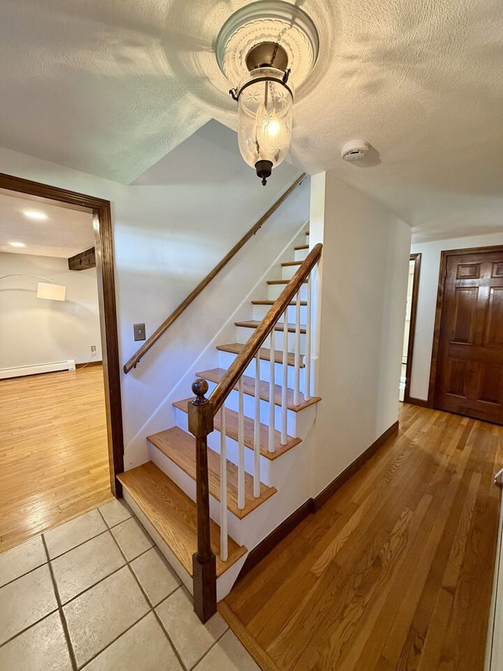 Property Photo:  8 Robin Rd  MA 01757 