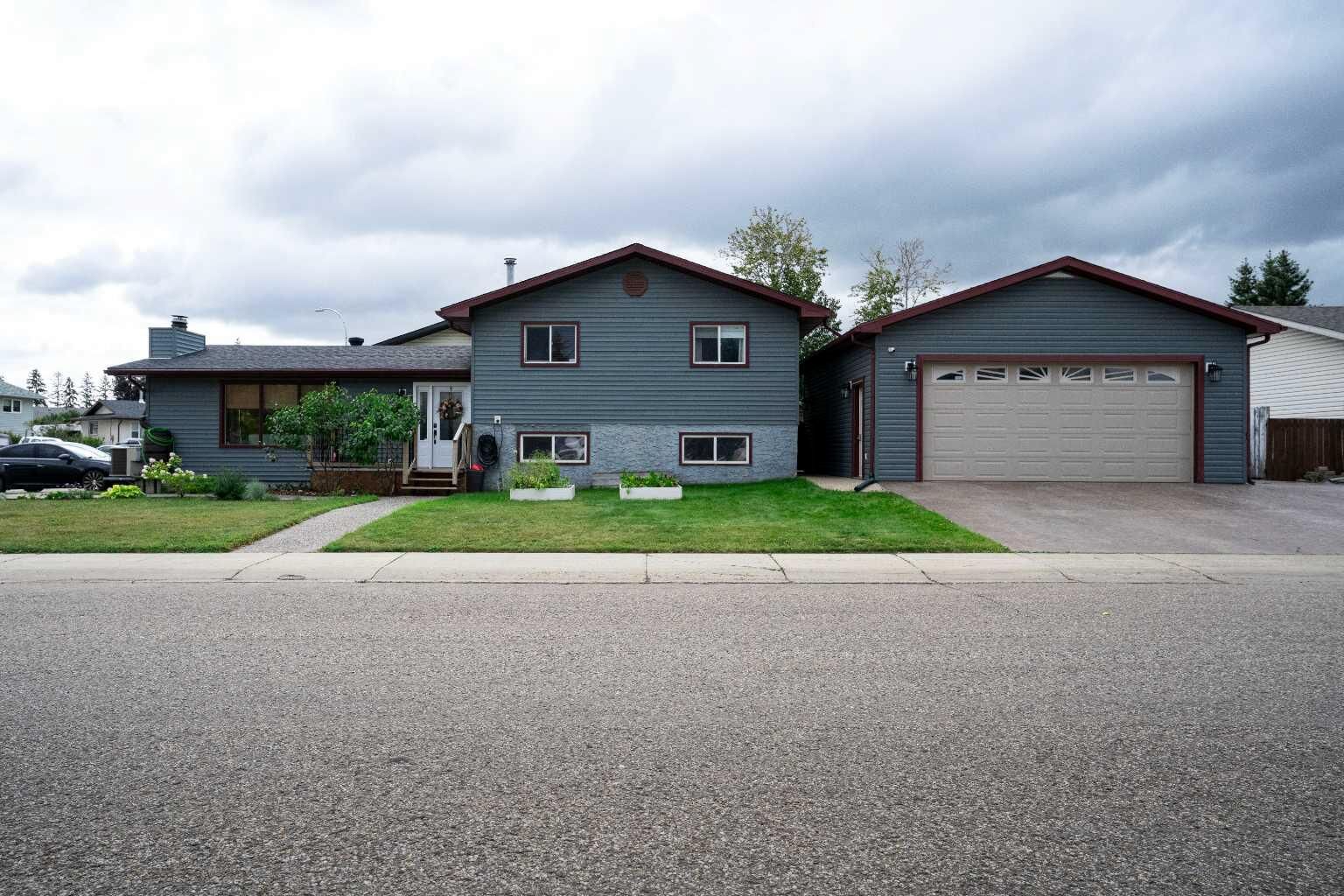 Property Photo:  178 Cardinal Drive  AB T9K 1H5 