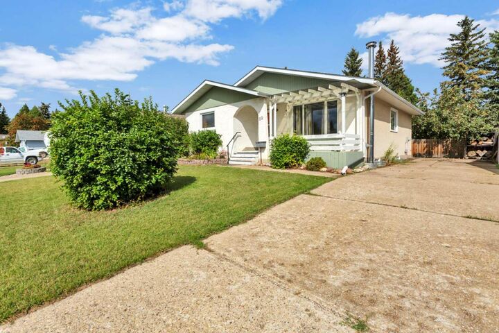Property Photo:  22 Blackstone Avenue  AB T4L 1P7 