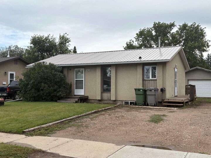 Property Photo:  3419 49 Avenue  SK S9V 2A2 