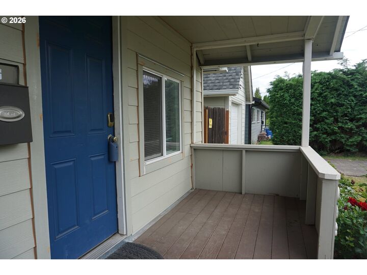 Property Photo: 608 S 6th Ave WA 98626