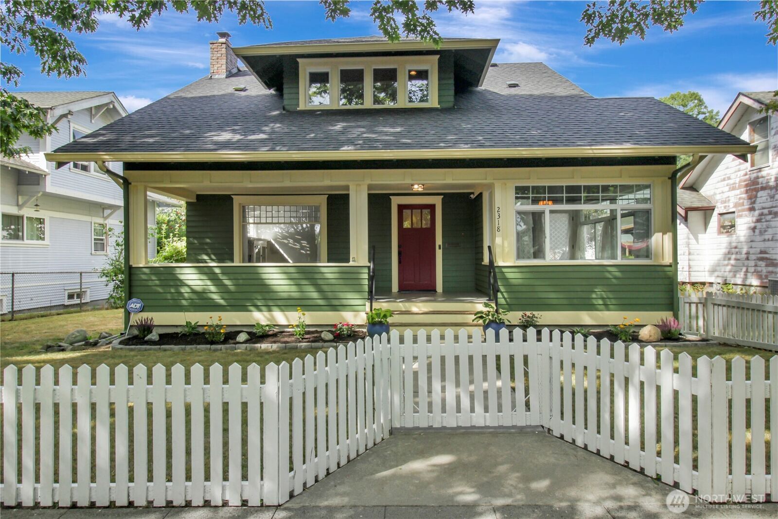 Property Photo: 2318 Baker Avenue WA 98201