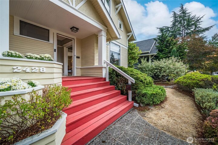 Property Photo: 2428 5th Avenue W WA 98119