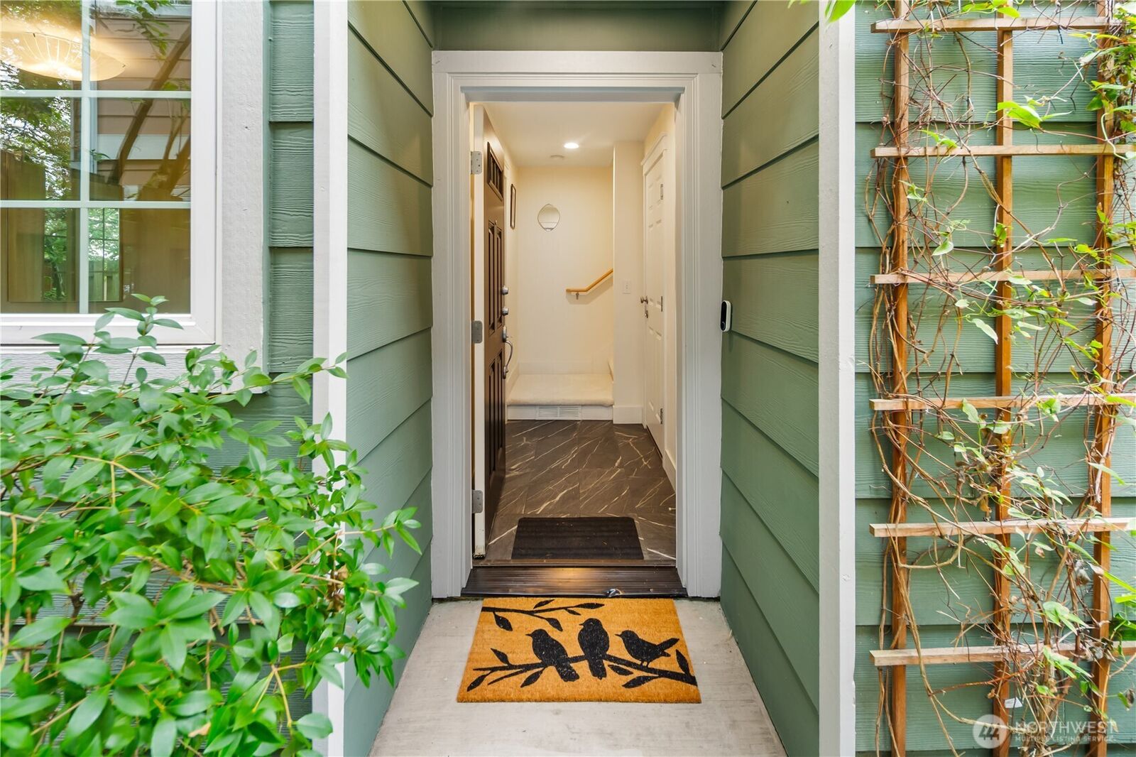 Property Photo: 128 B 25th Avenue E WA 98112