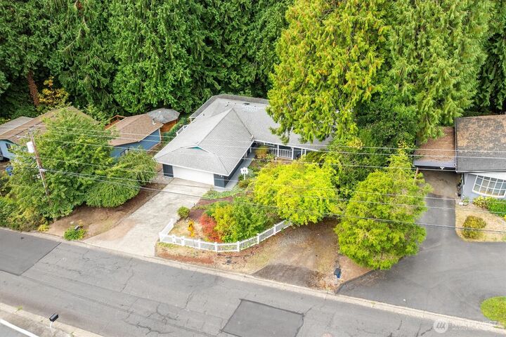 Property Photo:  1005 N 22nd Avenue  WA 98626 