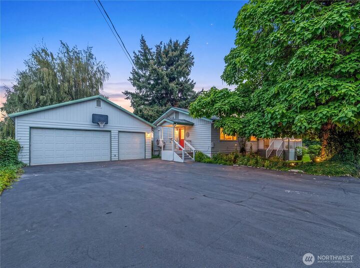Property Photo: 1216 4th Street WA 98801