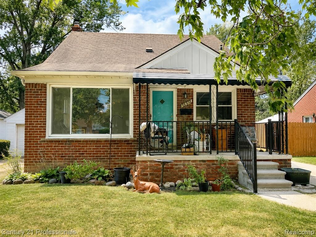 Property Photo: 11377 Fenton MI 48239