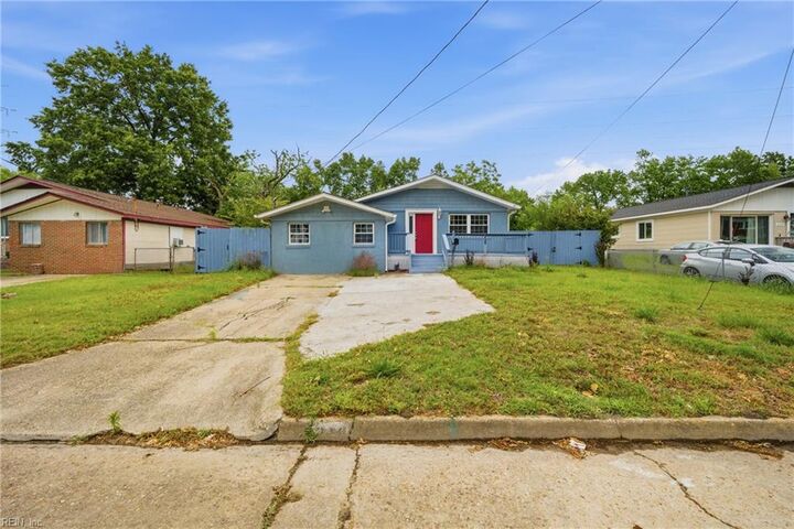 Property Photo: 218 Bradford Ave VA 23505