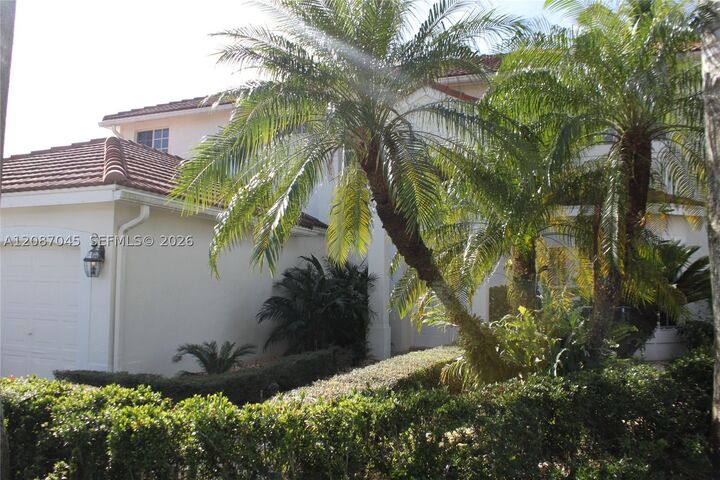 Property Photo:  2568 Jardin Pl 2568  FL 33327 