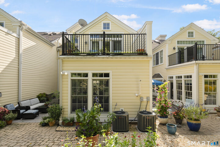 Property Photo:  122 North Fair Street 3  CT 06437 
