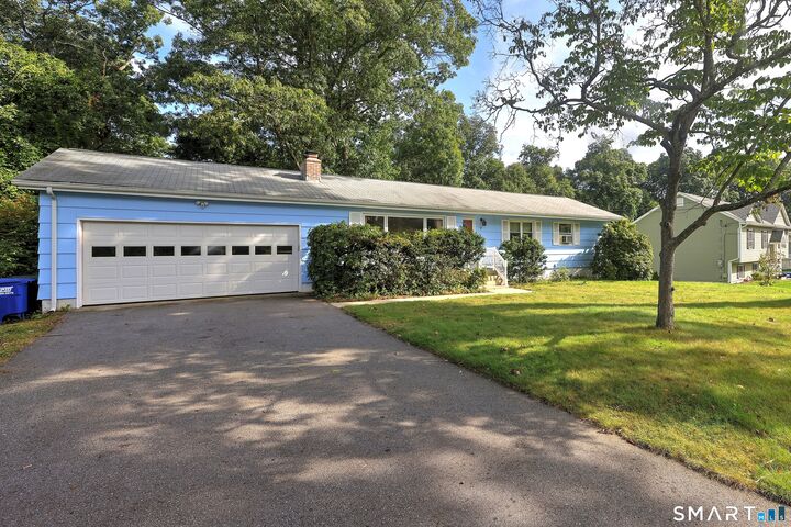 Property Photo: 17 Oakridge Drive CT 06335