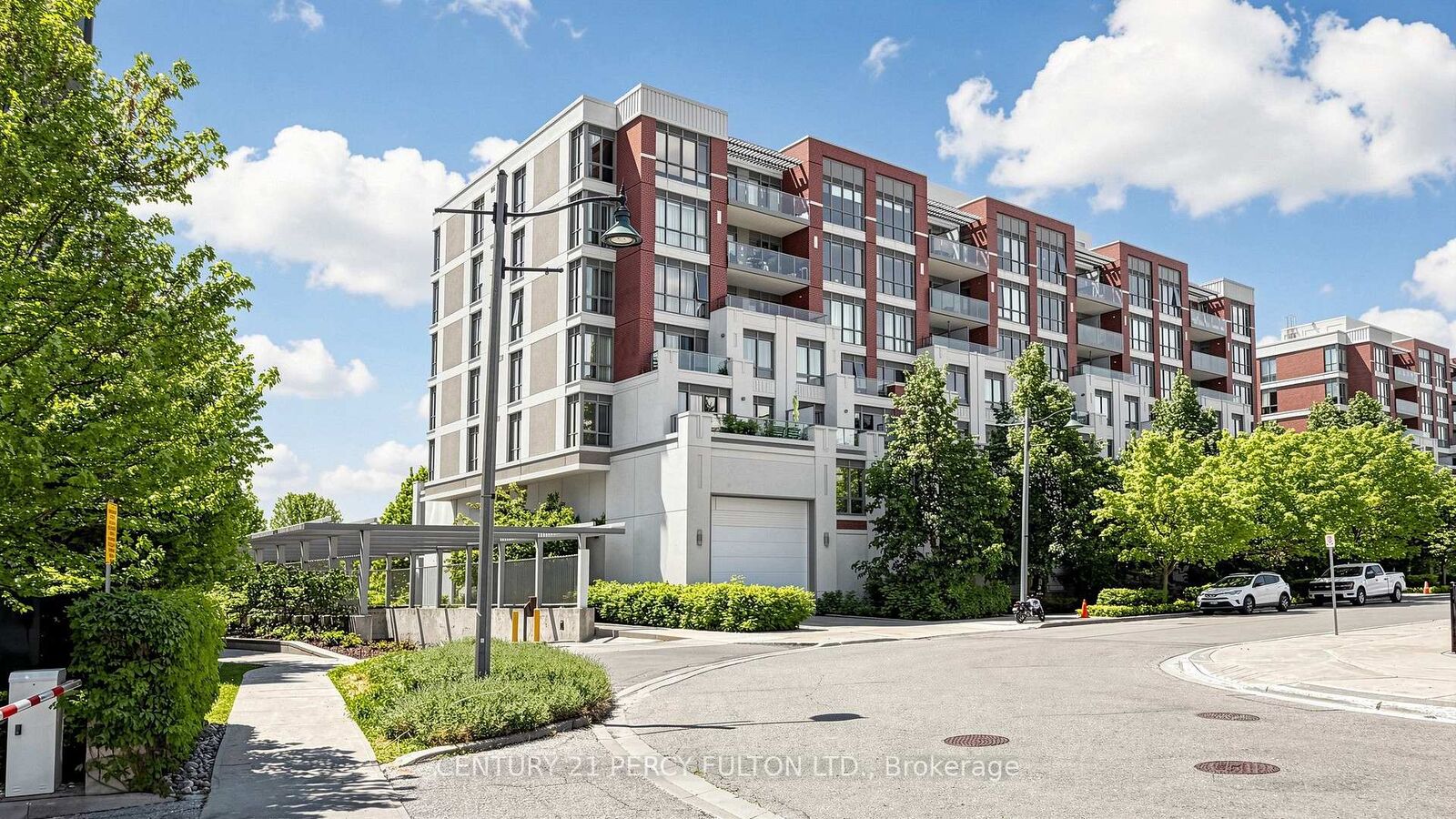 Property Photo: 57 Upper Duke Crescent 102 ON L6G 0B9