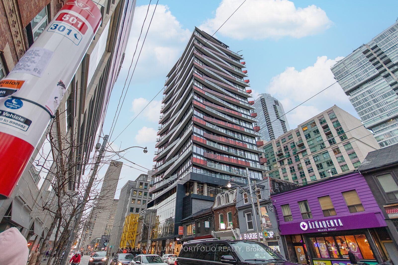 Property Photo:  215 Queen Street W 1909  ON M5V 0P5 