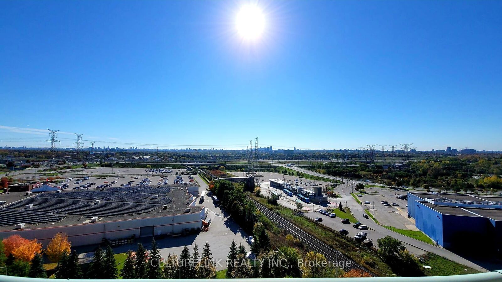 Property Photo:  39 Oneida Crescent Ph 5  ON L4B 4T9 