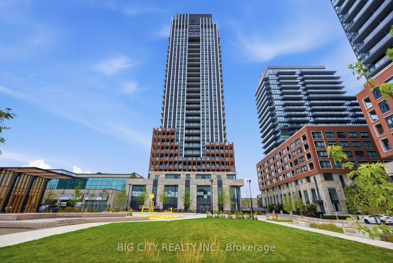 Property Photo:  25 Frederick Todd Way 1908  ON M4G 0C9 