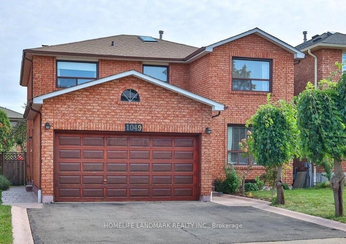 Property Photo: 1049 Wetherby Lane E ON L4W 4R9