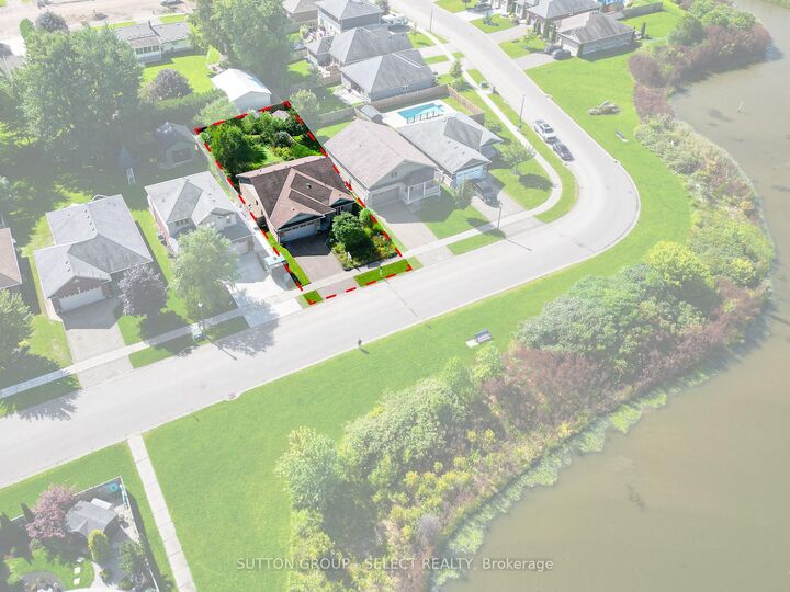 Property Photo:  24 Brooker Trail  ON N0M 2P0 